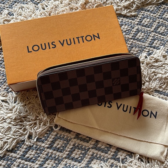 Clemence Wallet - Picture 1 of 9